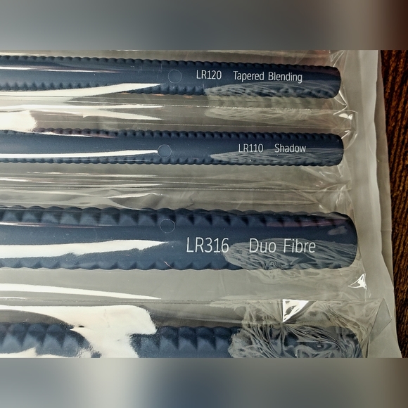 LARUCE BEAUTYCheek & Eyes Brush Set in Denim Blue - Picture 7 of 16